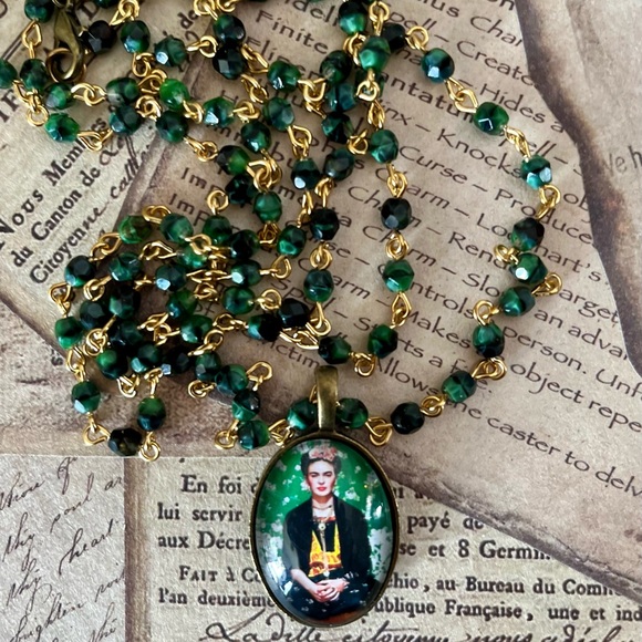 Frida Kahlo Art Pendant Necklace Malachite Chain - Picture 3 of 17